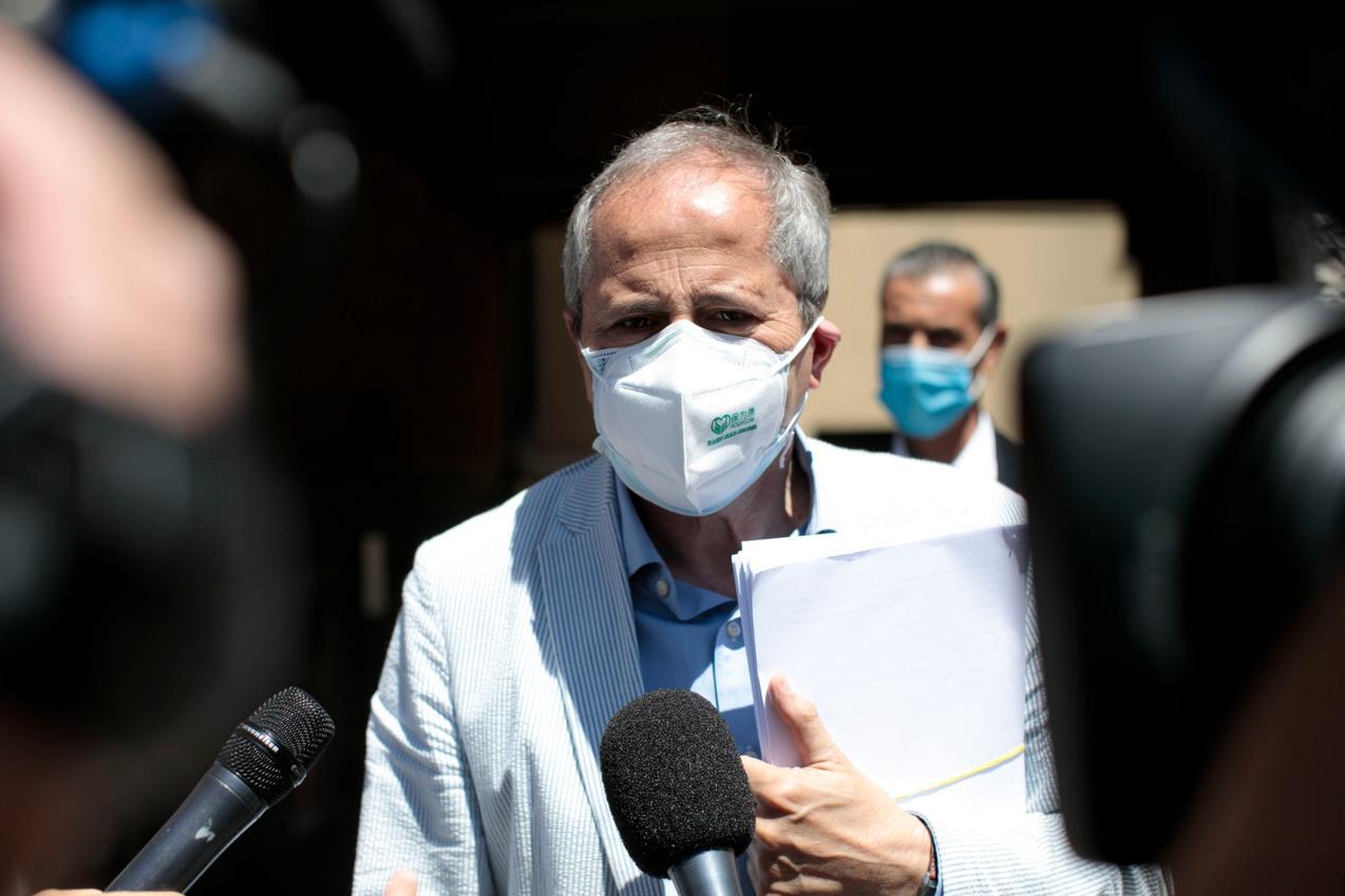 Covid, Crisanti: "Monoclonali spreco di soldi senza precedenti"
