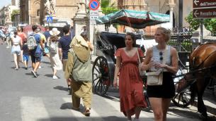 Covid e isolamento positivi, ministero: "Restano regole vigenti"