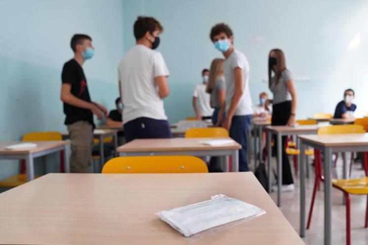 Covid e scuola, presidi: "No a costo tamponi a nostro carico"