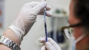Covid, finte vaccinazioni all'Hub di Palermo: tre fermi
