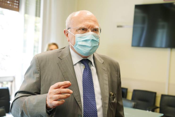 Covid, Galli: "Finché circola in under 40 non ne usciamo"