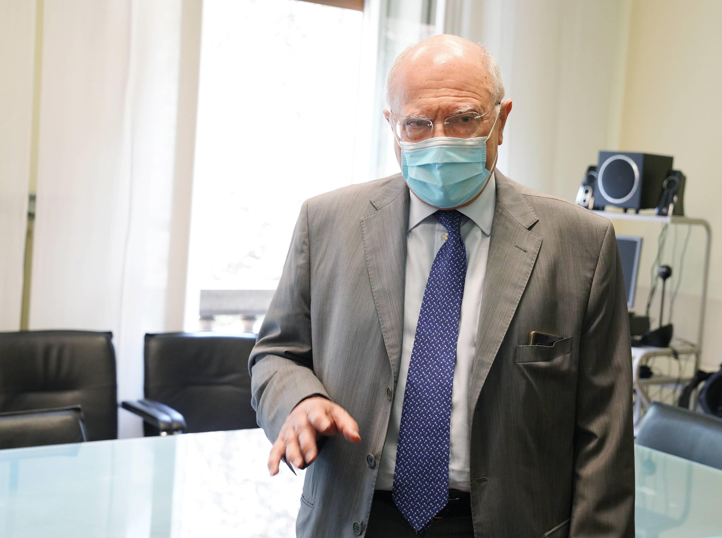 Covid, Galli (Sacco): "Vaccinare rapidamente i più fragili, poi tutti gli altri"