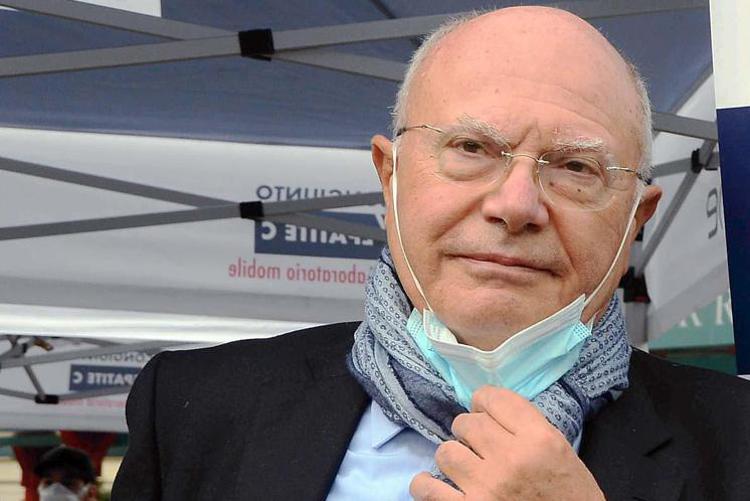 Covid, Galli: "Si vuole archiviare pandemia a tutti i costi"