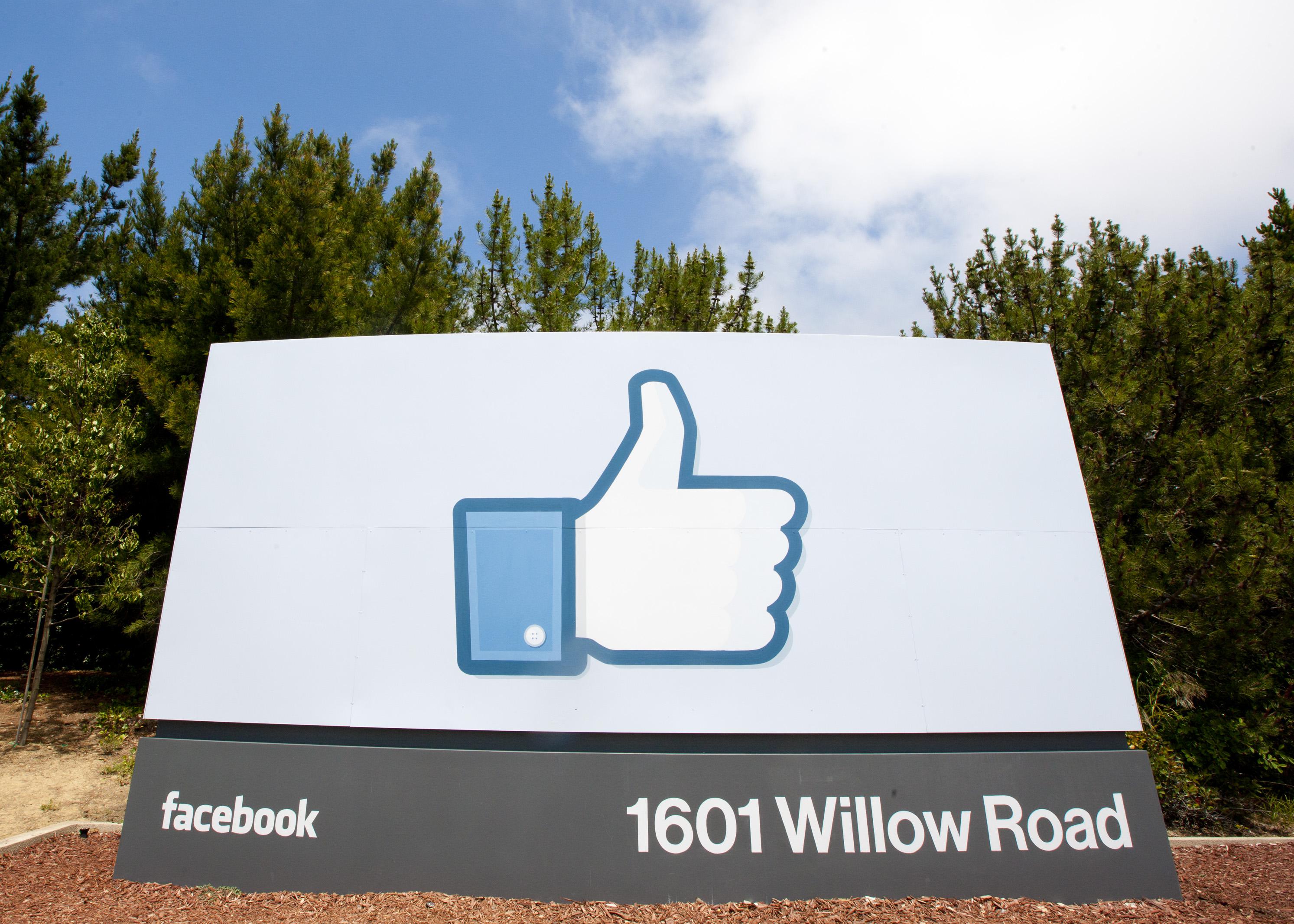 Covid, Google e Facebook: obbligo vaccino per tornare a lavoro