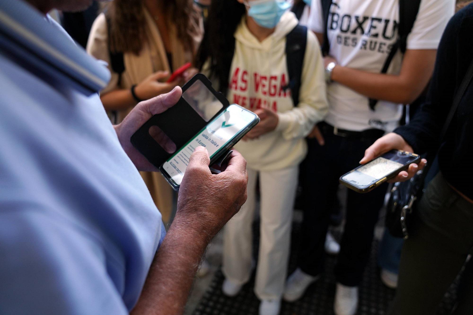 Covid, green pass e scuola: la bozza del dl