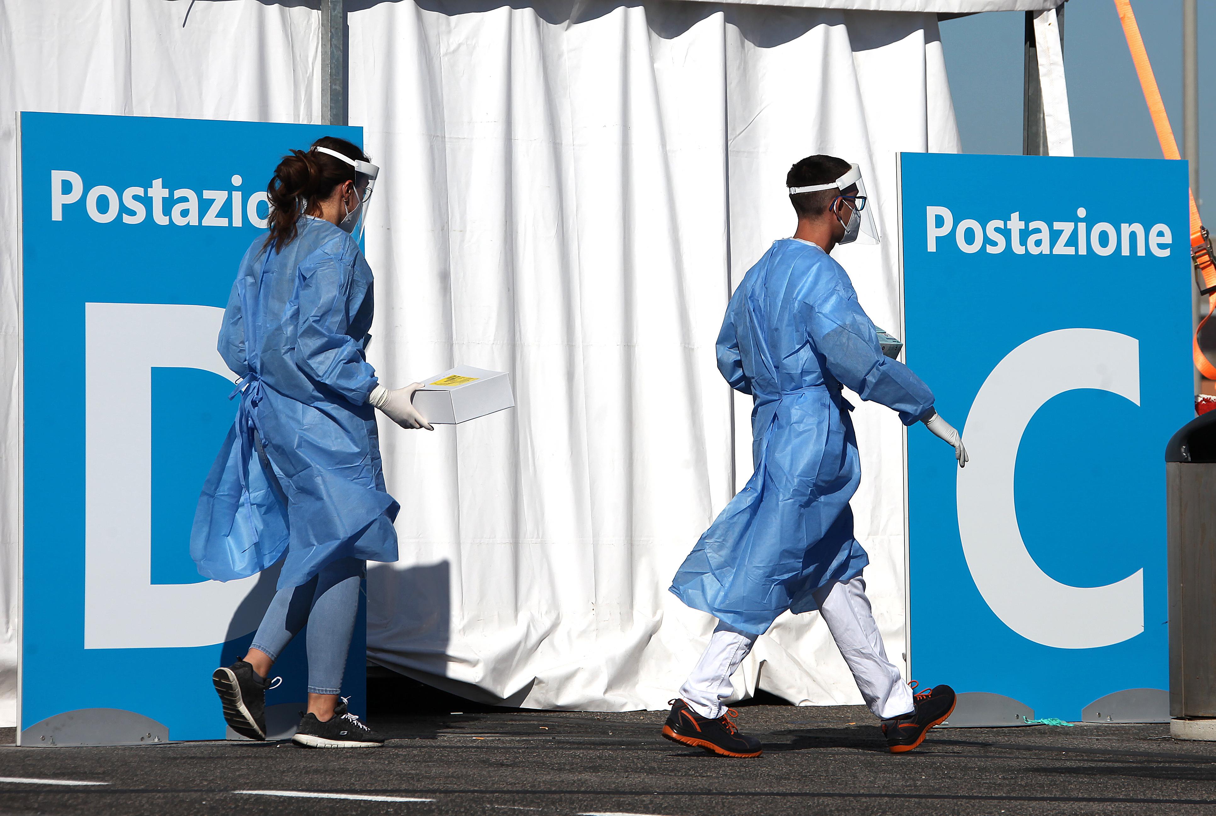 Covid, il report: effetto varianti in Centro Italia, indici in salita