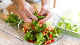 Covid, il rischio contagio crolla con la dieta vegetariana