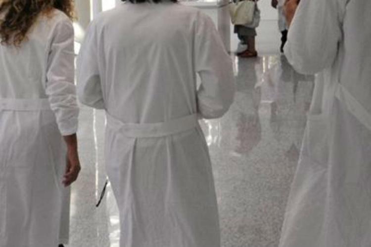 Covid, in Italia sospesi 767 medici senza vaccino
