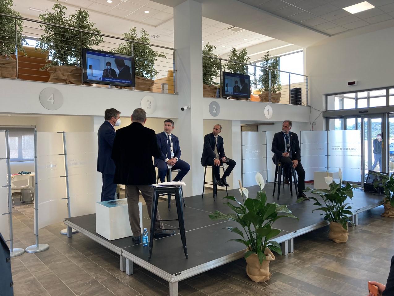 Covid, inaugurato primo hub aeroportuale per i test a Olbia con Garavaglia
