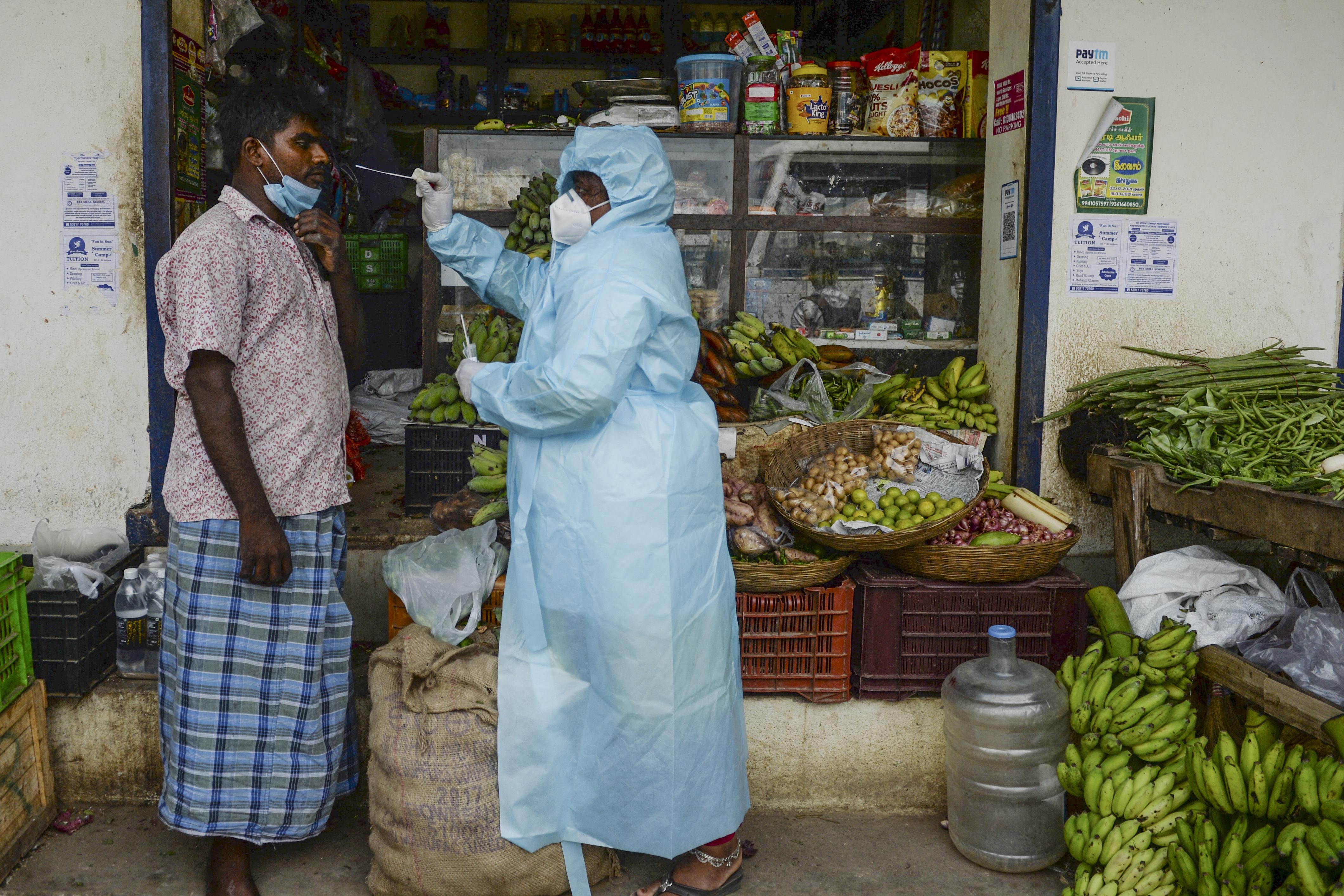 Covid India, nuovo record di contagi: oltre 184mila in un giorno