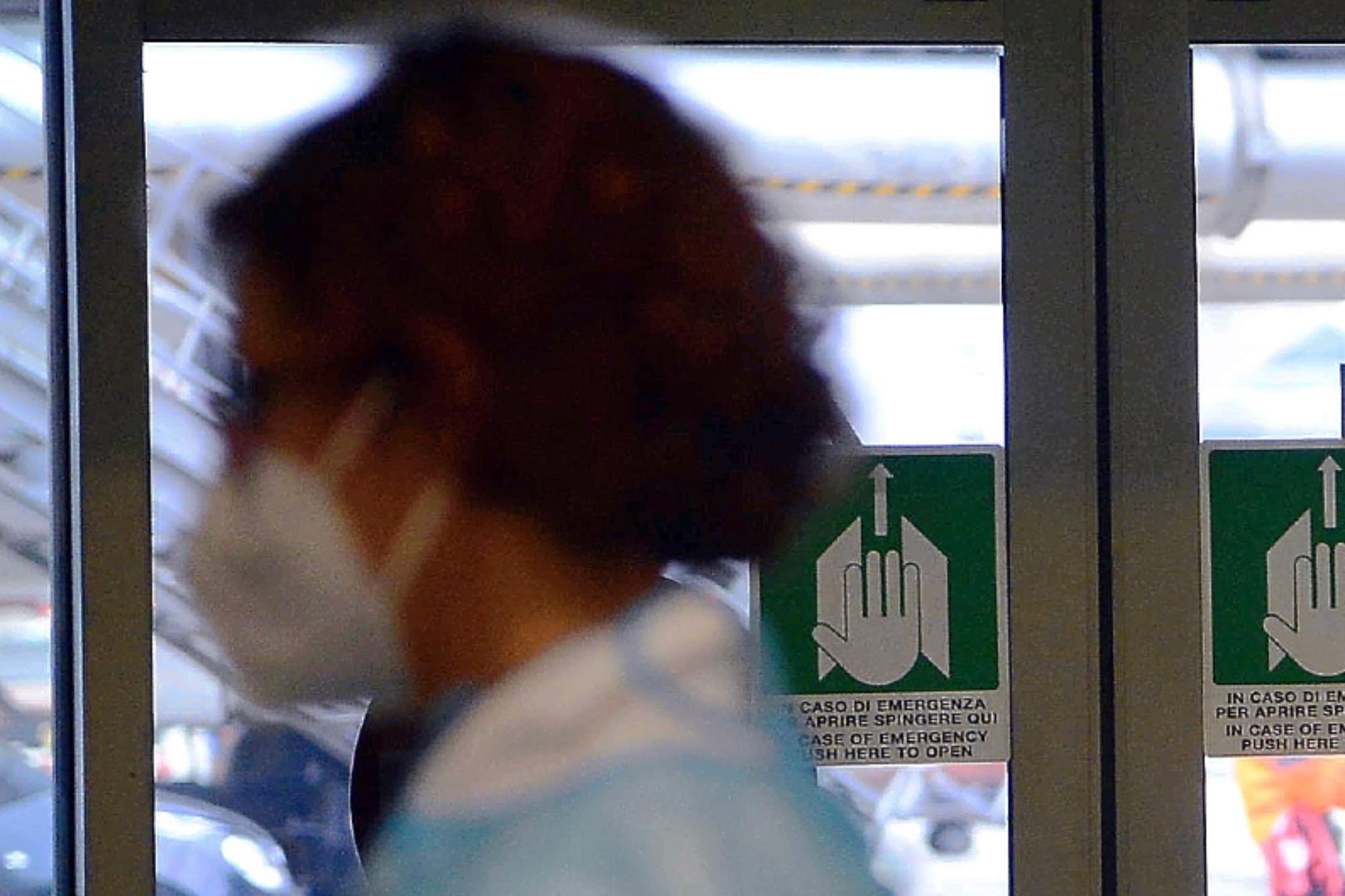 Covid, Iss: "Resta emergenza, non abbassare la guardia e vaccinarsi"