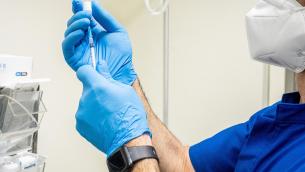 Covid, Iss: "Vaccini approvati proteggono da tutte le varianti"