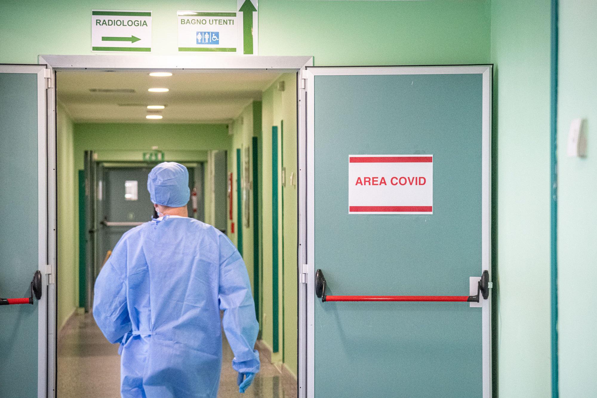 Covid Italia, +32% ricoveri in una settimana