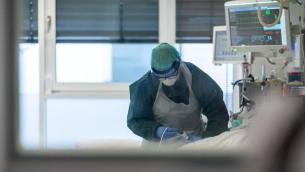 Covid Italia, Agenas: "Salgono terapie intensive"