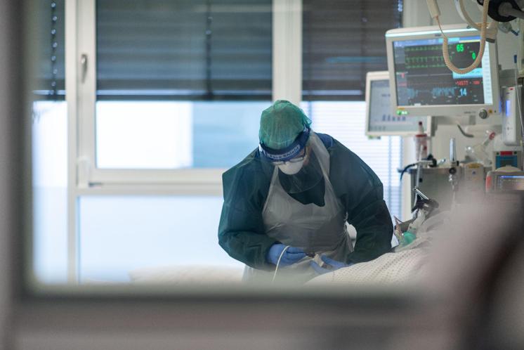 Covid Italia, Agenas: "Salgono terapie intensive"