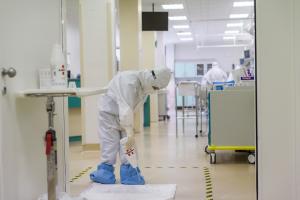 Covid Italia, Brusaferro: "Curva contagi decresce ma molto lentamente"