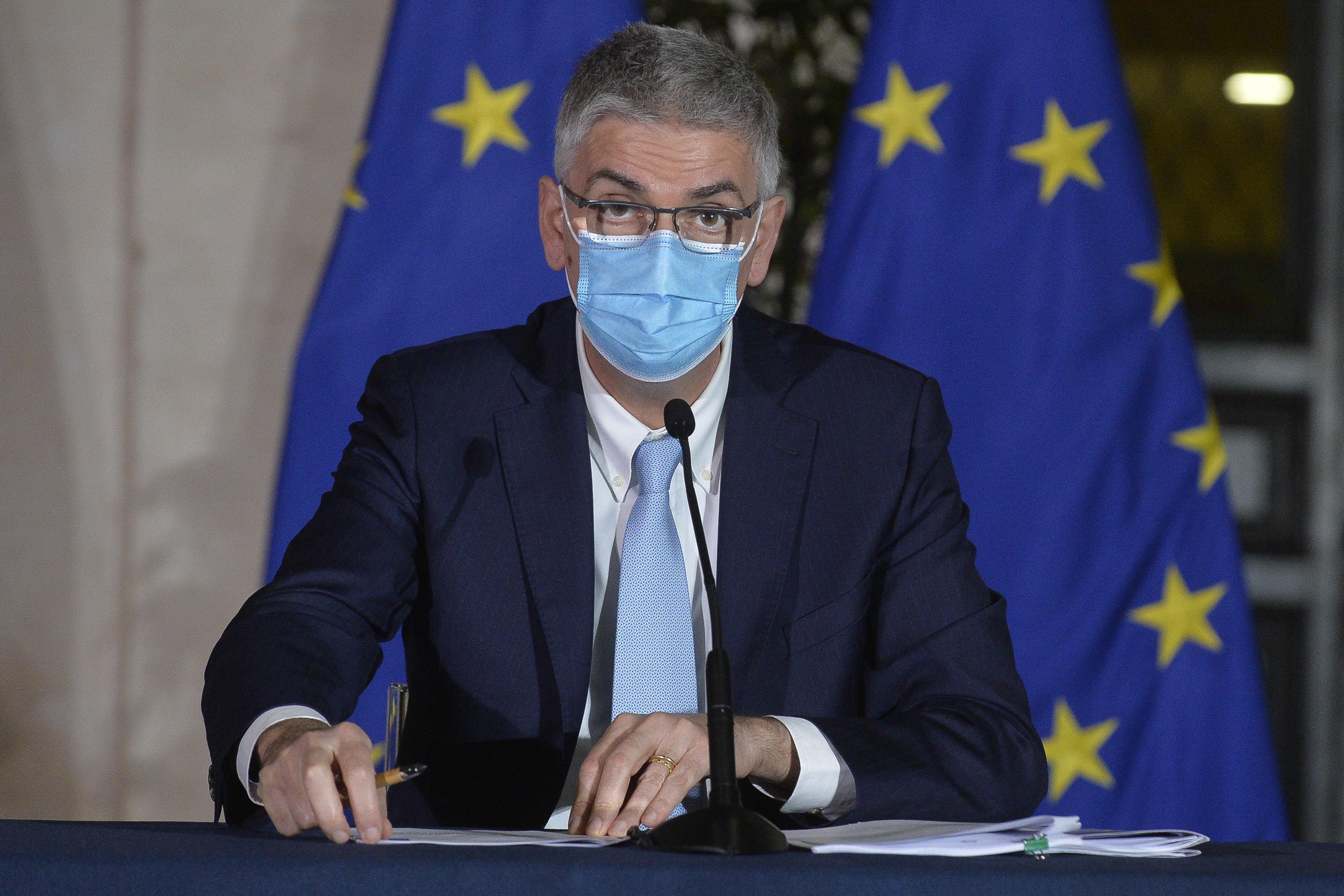 Covid Italia, Brusaferro: "Verso Rt a 1,55 prossima settimana"