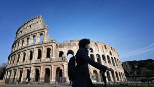 Covid Italia, cala Rt e scende l'incidenza