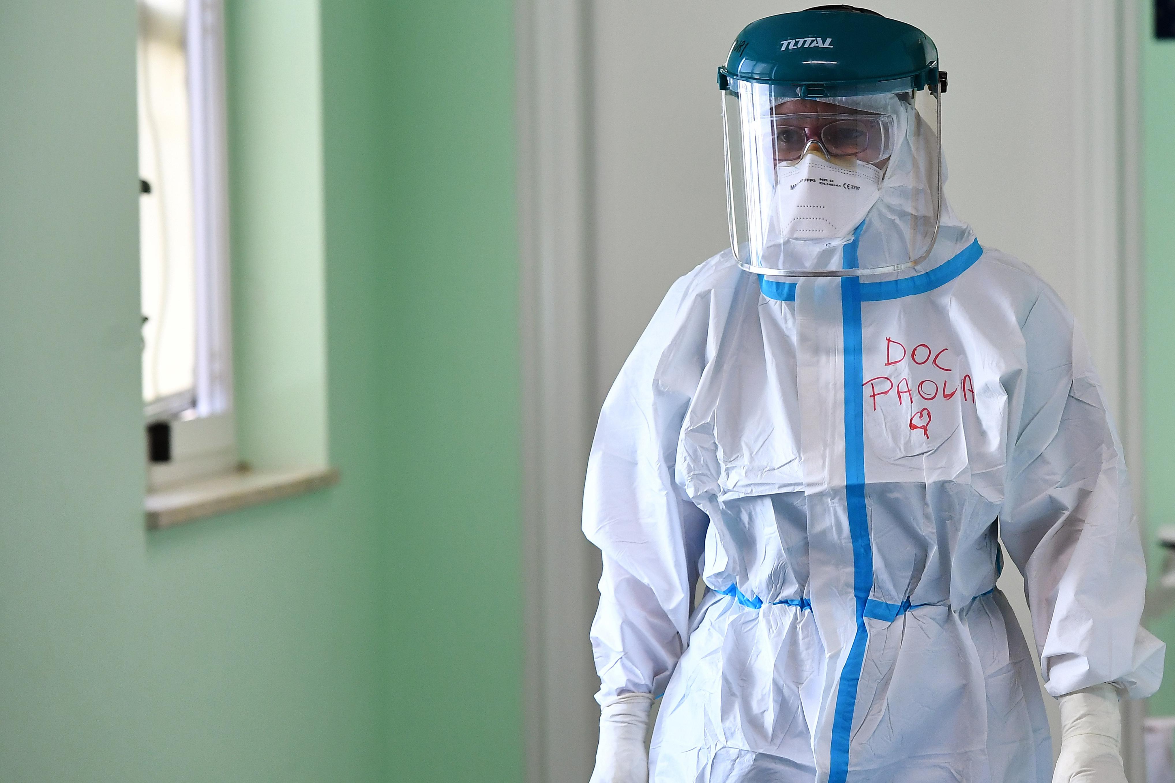 Covid Italia, Clementi: "Troppe morti nel nostro Paese"