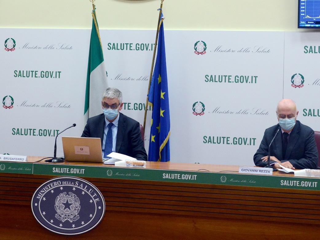 Covid Italia, "contagi in aumento sotto i 20 anni, anche fra i bimbi"