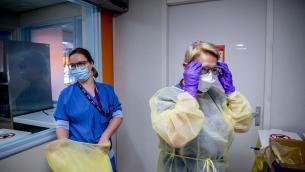 Covid Italia, corrono contagi e risalgono intensive: report Gimbe