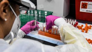 Covid Italia, da vaccino a Omicron: 2021 della pandemia che non finisce