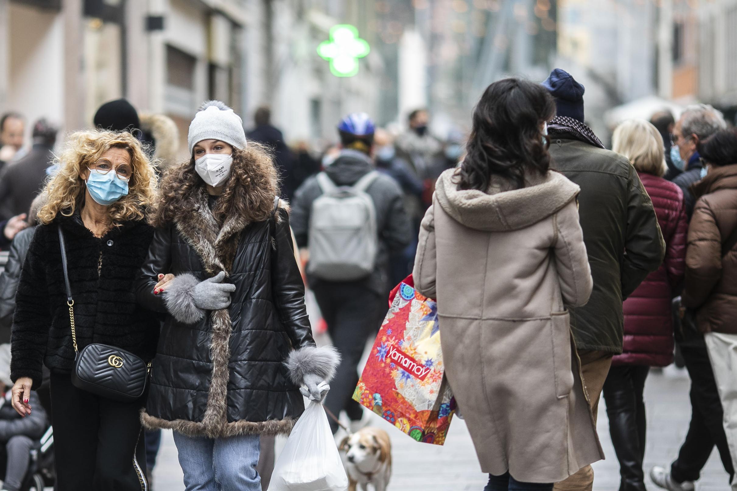 Covid Italia, epidemia peggiora: in vigore obbligo vaccinale over 50