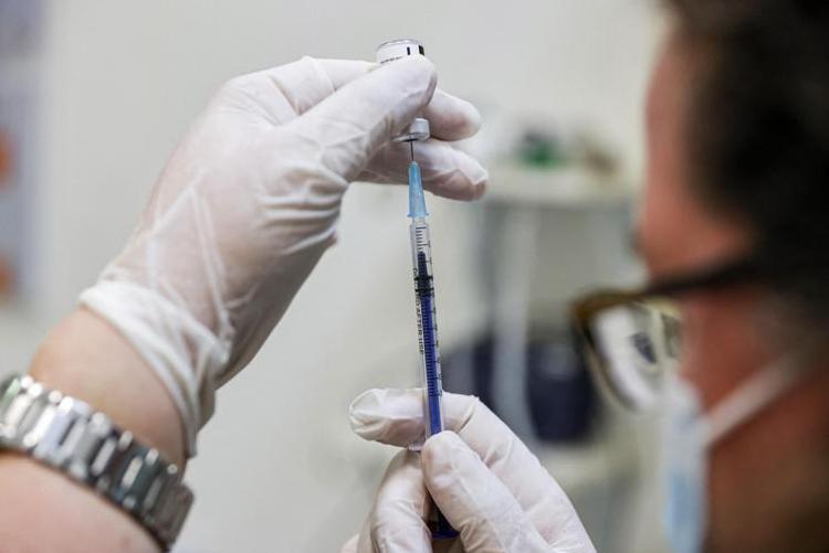 Covid Italia, in arrivo tre circolari: vaccini, raccolta dati e isolamento