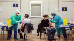 Covid Italia, in calo tutti i dati
