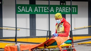 Covid Italia, incidenza in lieve aumento: tre regioni a rischio alto