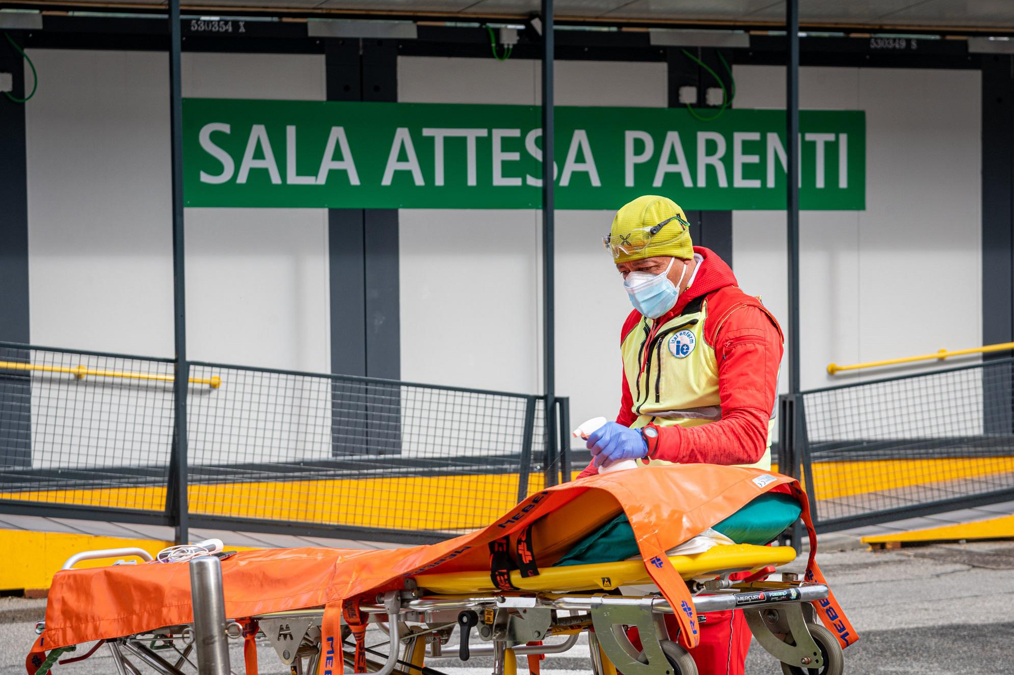 Covid Italia, incidenza in lieve aumento: tre regioni a rischio alto