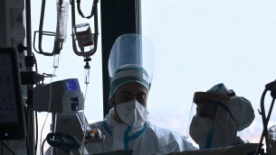 Covid Italia, Iss: incidenza in calo, sale Rt