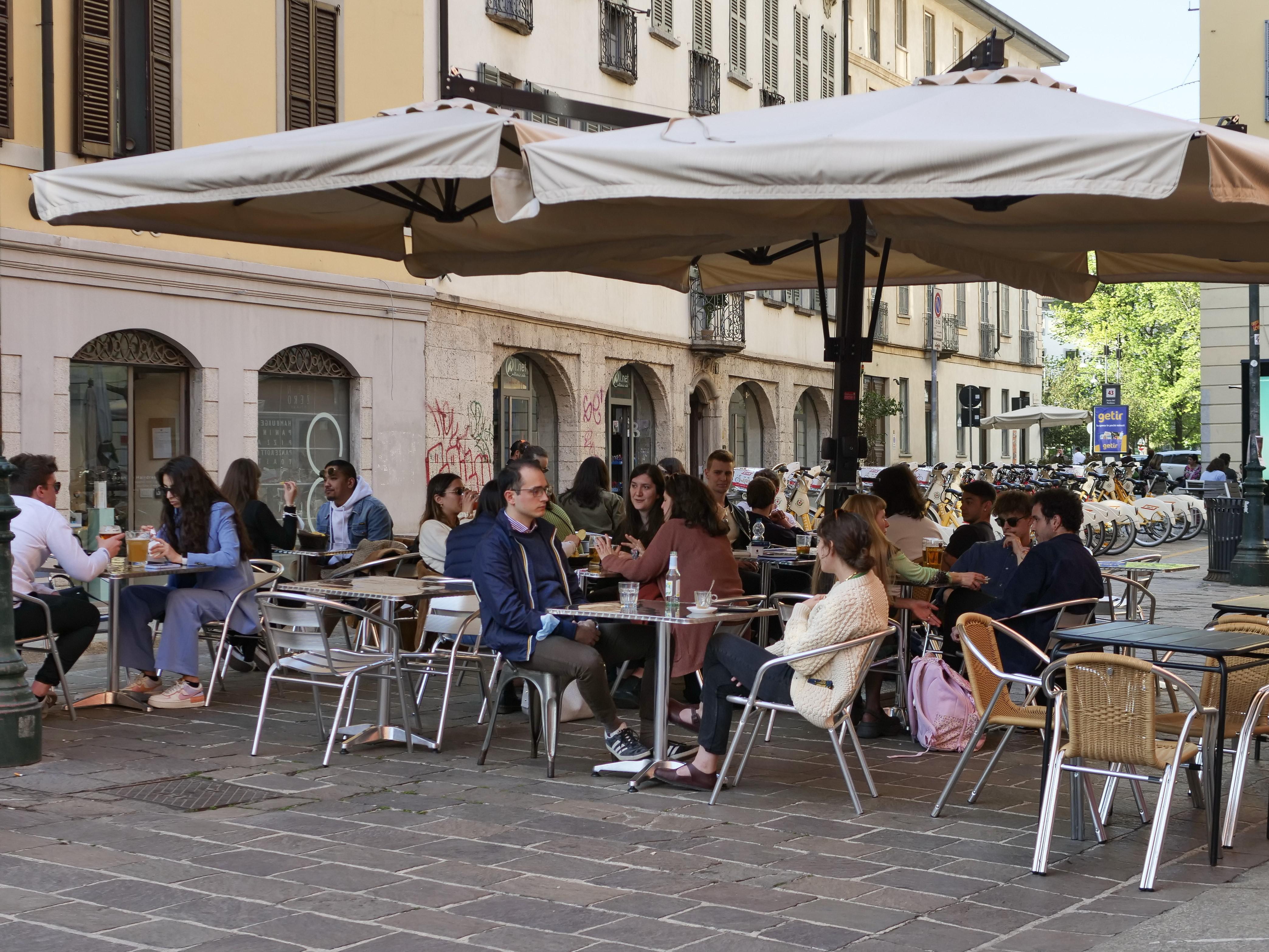 Covid Italia, monitoraggio Iss: "Con Omicron reinfezioni sopra al 4%"