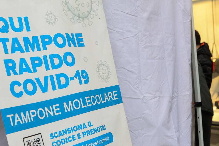Covid Italia oggi, cresce tasso reinfezioni: più colpita fascia 12-49 anni