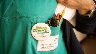 Covid Italia oggi, il report: "500mila vaccini al giorno un miraggio"