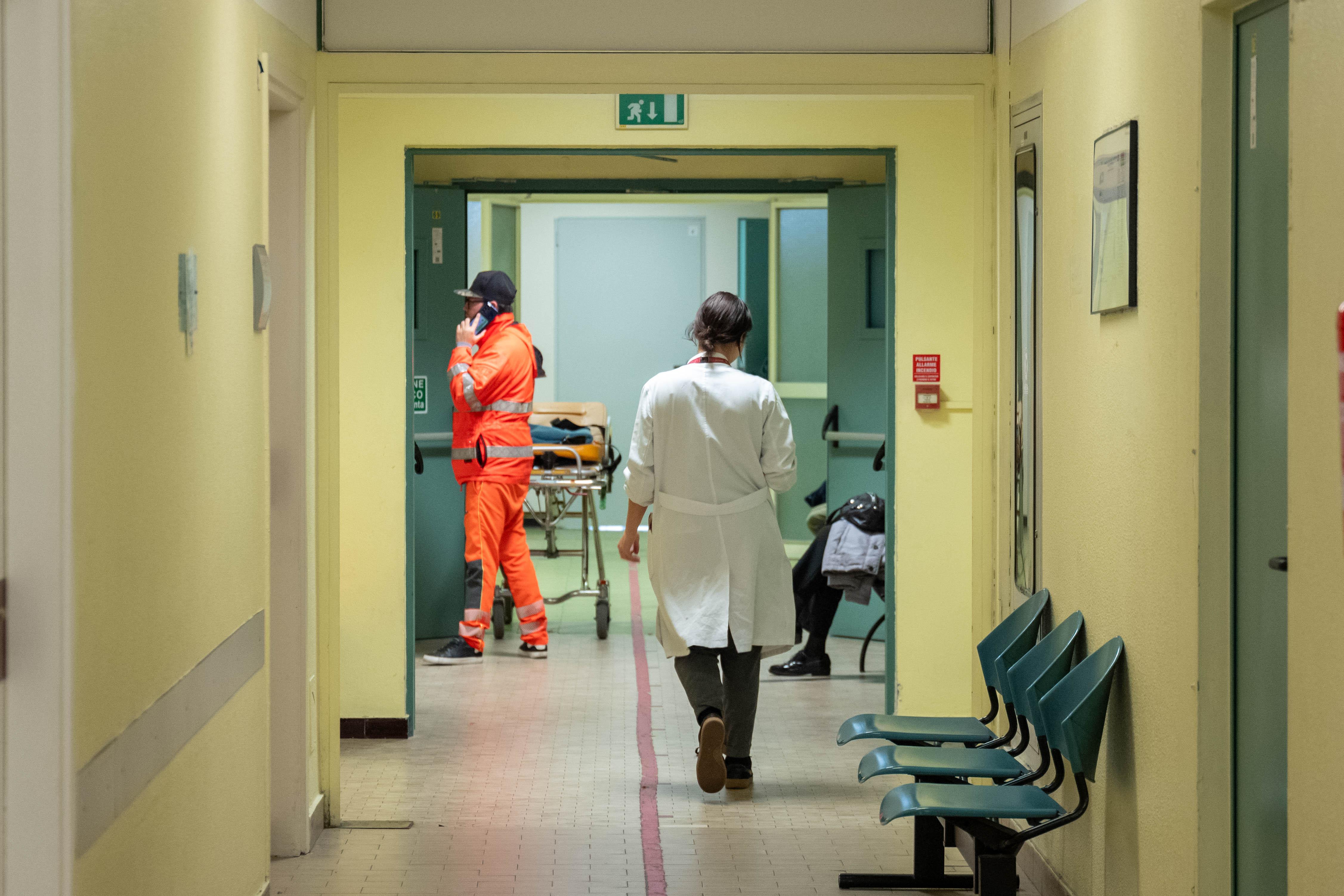 Covid Italia, oltre 60mila casi e 425 morti nell'ultima settimana