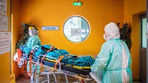 Covid Italia, schizza l'Rt e sale l'incidenza: variante Delta è prevalente