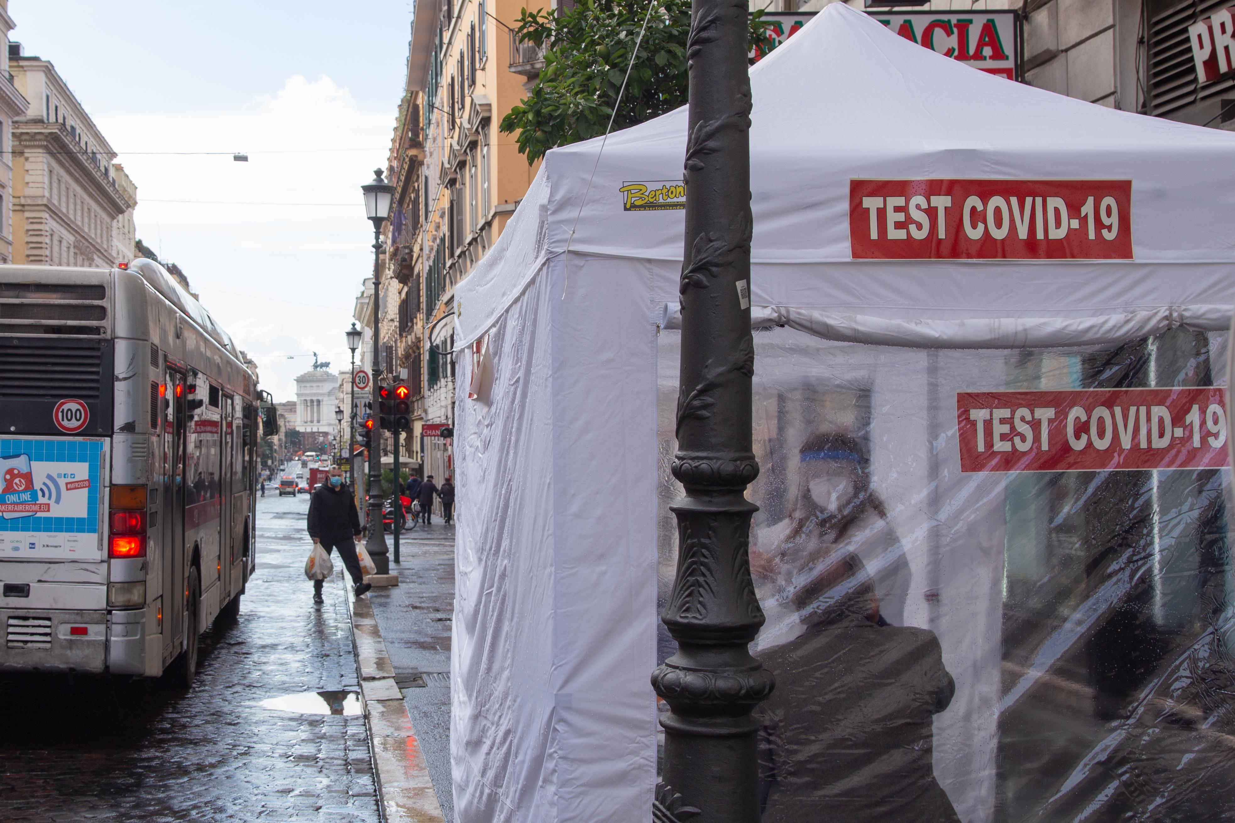 Covid, Italia sempre più in rosso: solo 3 regioni gialle