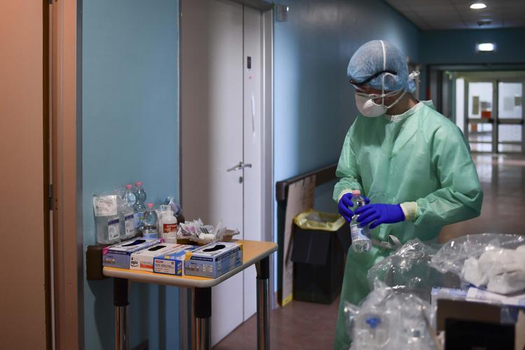 Covid Italia, Sestili: "A Natale 30mila casi al giorno e morti raddoppiati"