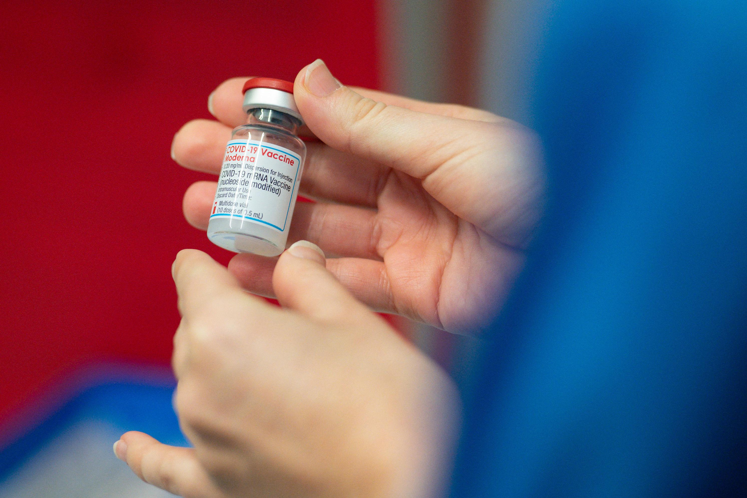 Covid Lazio, Moderna in farmacia da luglio