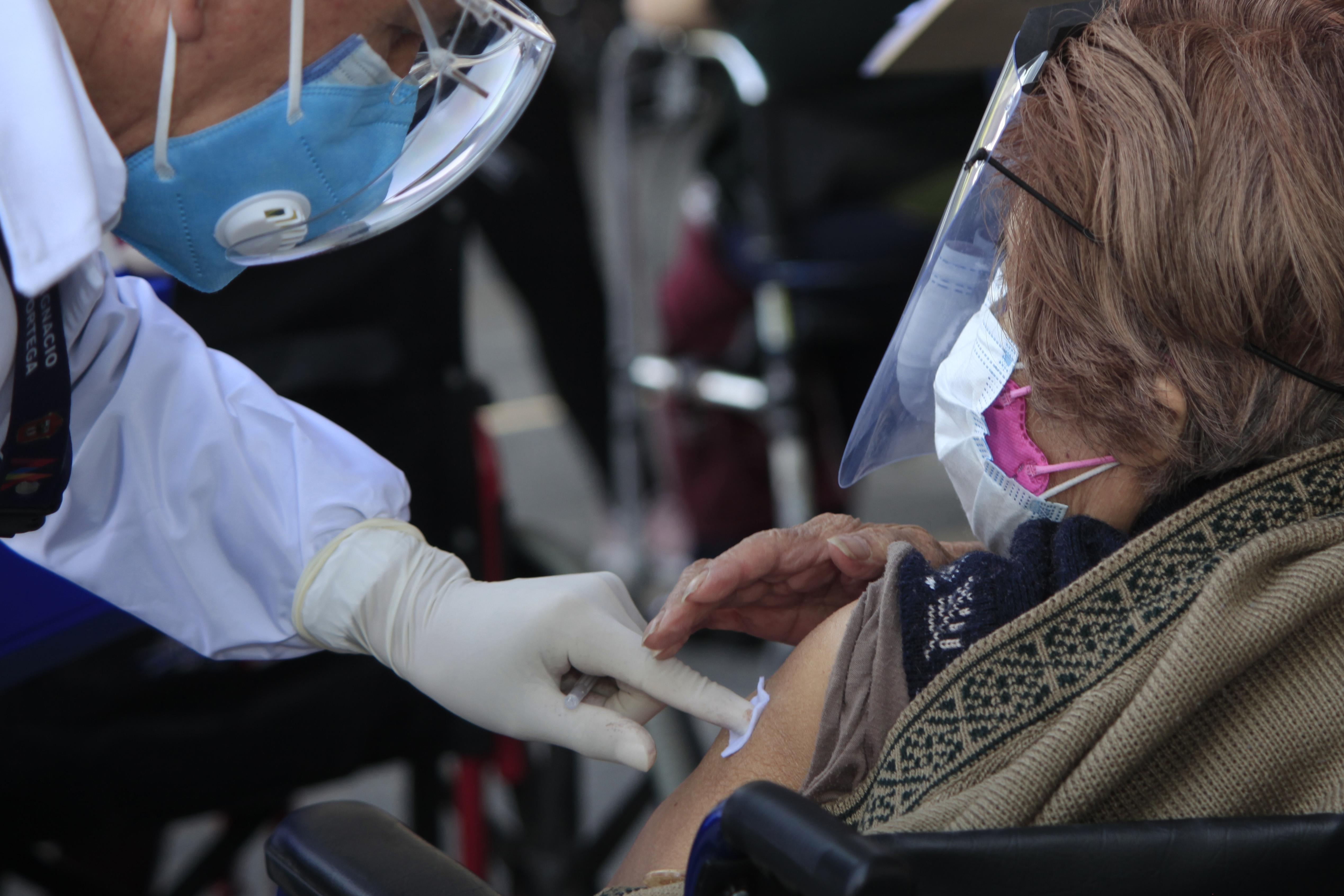 Covid Lazio, Zingaretti: "Da venerdì vaccini anche di notte"