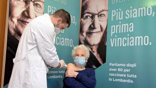 Covid, Liliana Segre si vaccina: "Fatelo senza paura"