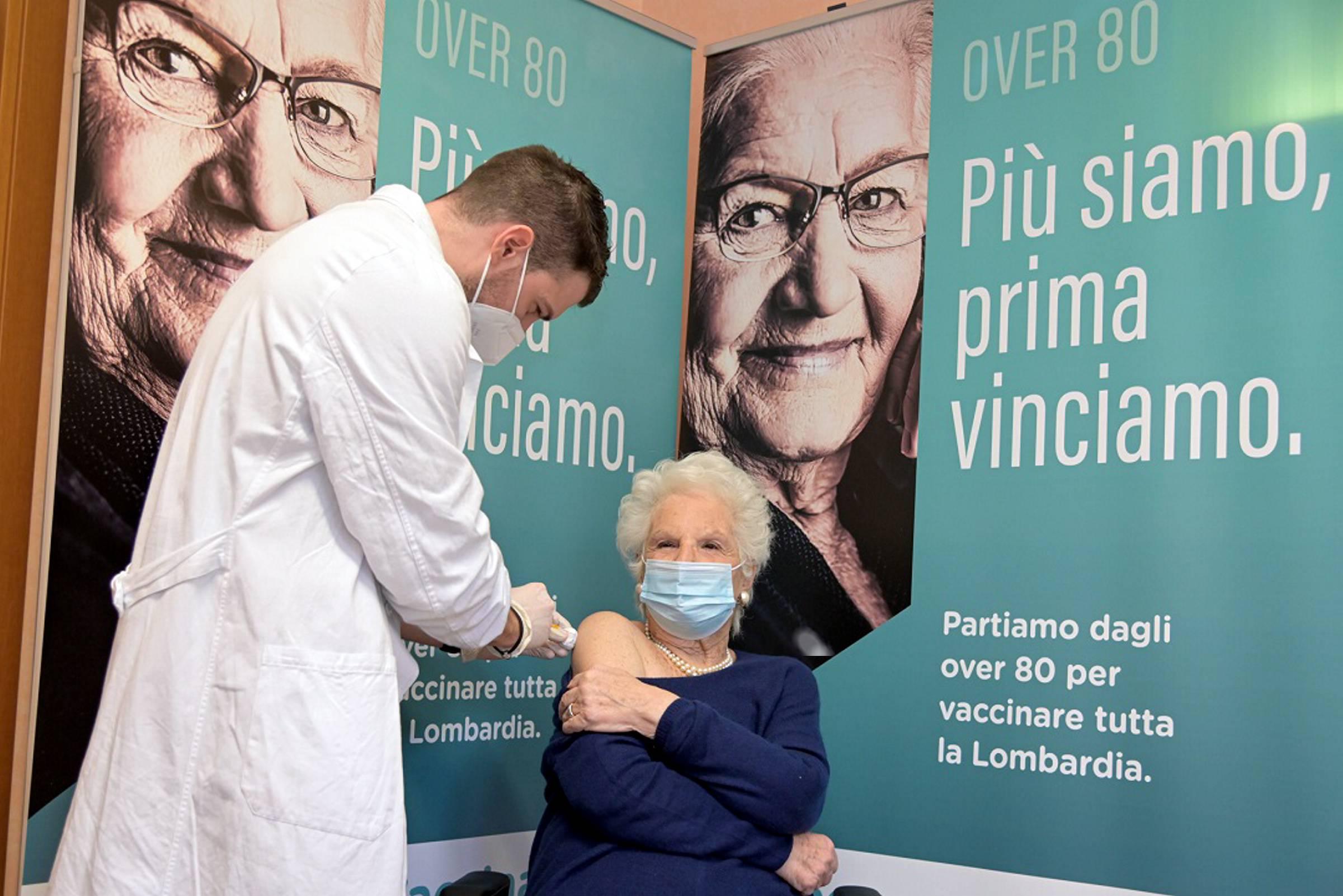 Covid, Liliana Segre si vaccina: "Fatelo senza paura"