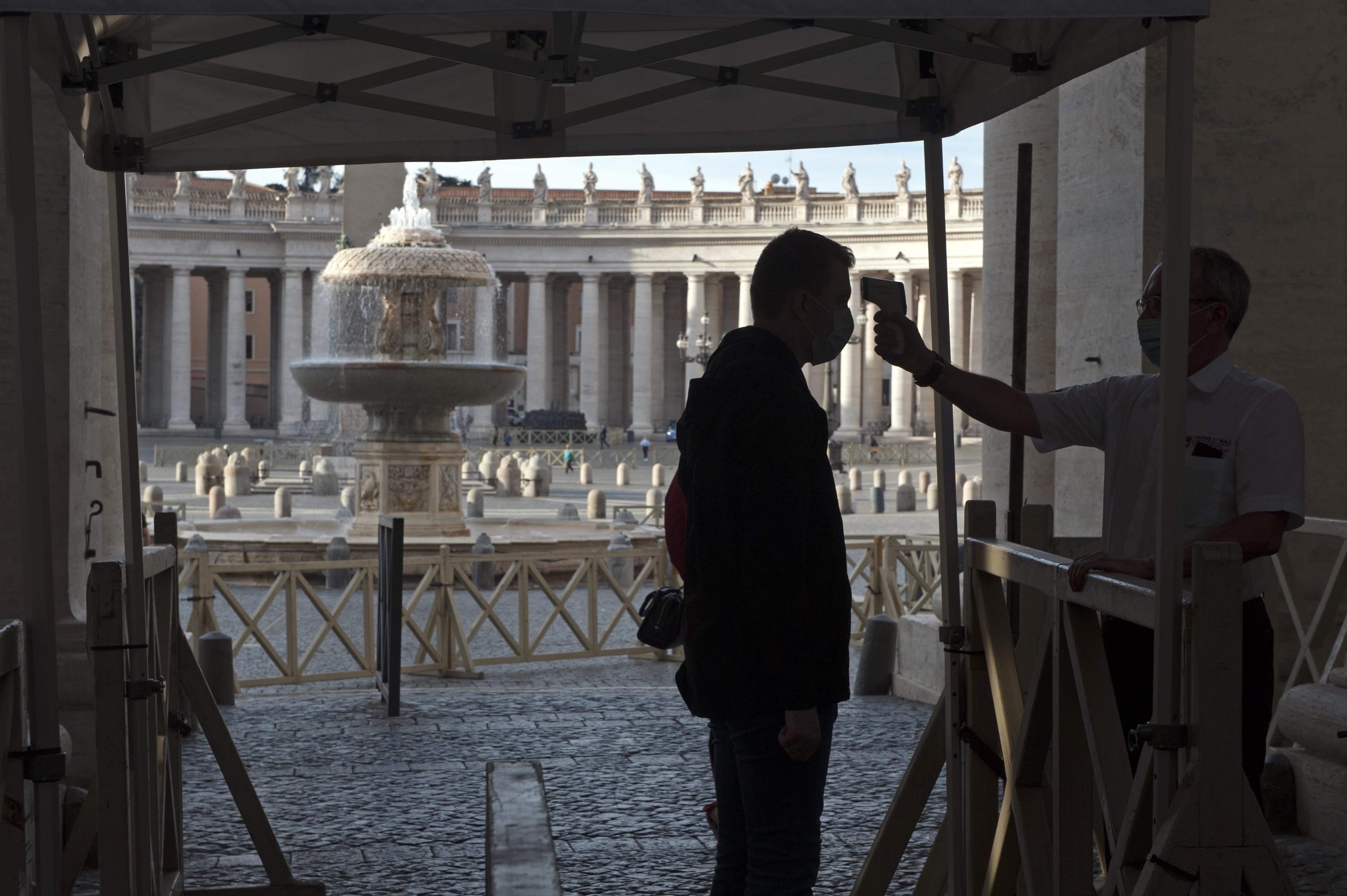 Covid, linea dura Vaticano su no vax: rischio licenziamento