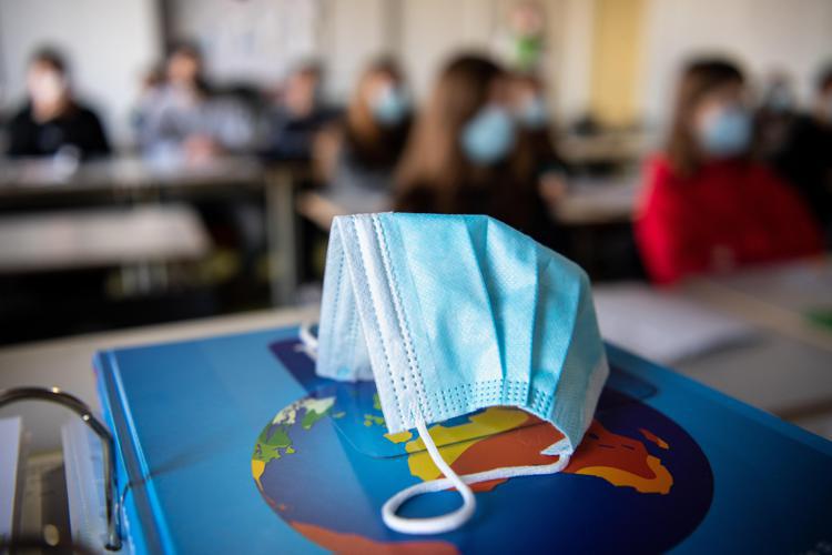 Covid Lombardia, test salivari a scuola da maggio