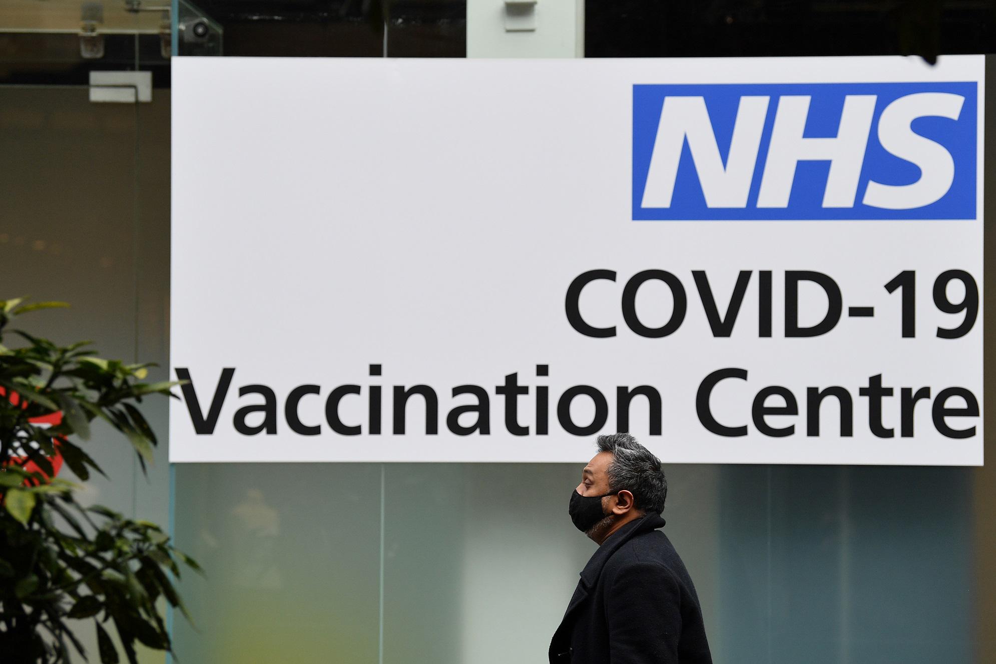 Covid, Londra non introdurrà passaporto sanitario