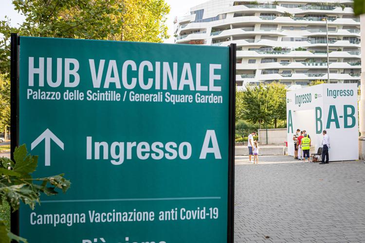 Covid, Magrini: "In autunno richiamo per over 50 o 60 con vaccini aggiornati"