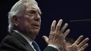 Covid, Mario Vargas Llosa ricoverato in clinica di Madrid