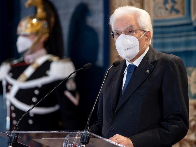 Covid, Mattarella: "Riconoscenti a medici e infermieri, investire sulla sanità"