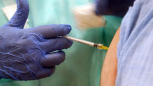 Covid Napoli, oggi 80% affluenza agli hub di vaccinazione